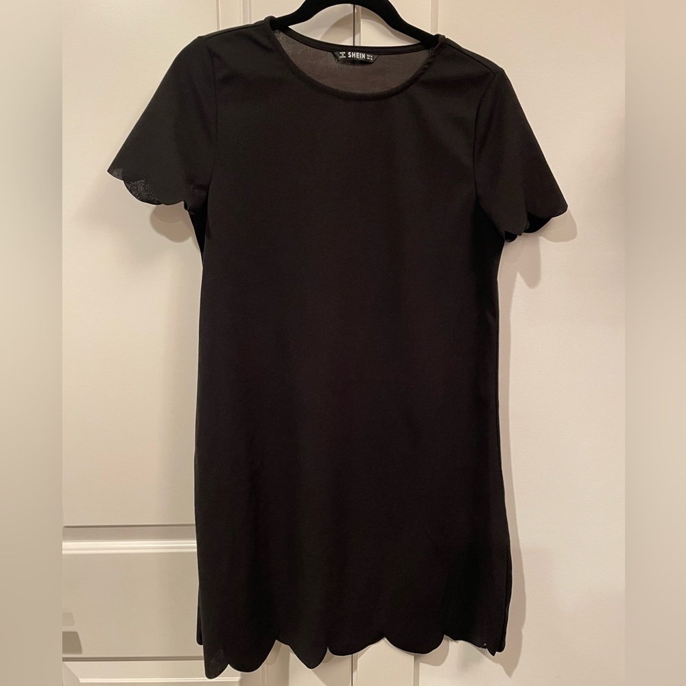 SHEIN Scalloped Edge Tunic Dress. Size Medium.